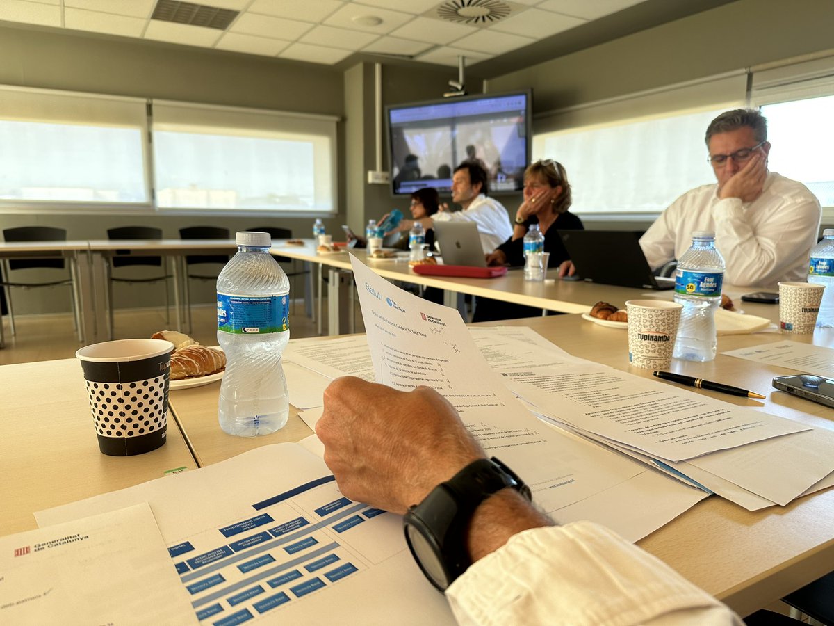 Avui al patronat de la @ticsalut amb el conseller <a href="/manelbalcells/">Manel Balcells</a> i hem aprovat la corresponent modificació dels estatuts de la fundació per reforçar la implicació del <a href="/dsocialscat/">Drets Socials i Inclusió</a>. Anem a modernitzar les polítiques socials per atendre més i millor i la tecnologia és fonamental!