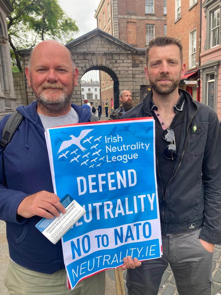 No to war-no to NATO! Defending Irish neutrality. Outside Dublin Castle. Inside the Government's NATO road show. We do not want Ireland dragged in to NATO. We firmly believe our neutrality is something we should be proud of & it is worth defending @PANAIreland  @IrishNeutrality