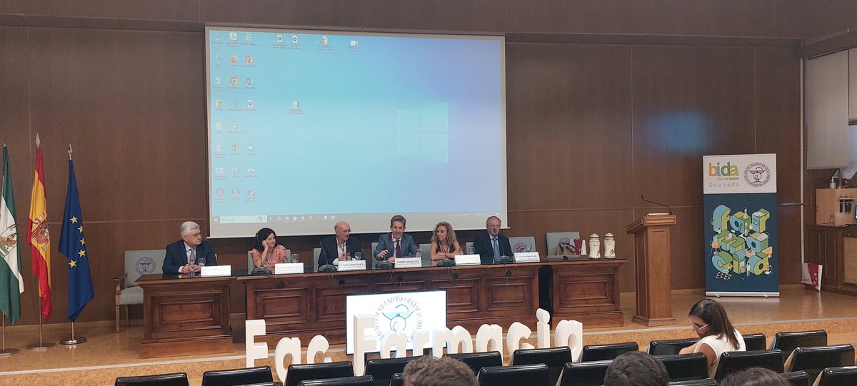Abriendo la XIII Reunión de Jóvenes Farmacólogos de Andalucía #XIIIRJOFA <a href="/CanalUGR/">Universidad Granada</a> <a href="/BidaFarma/">Bidafarma</a>