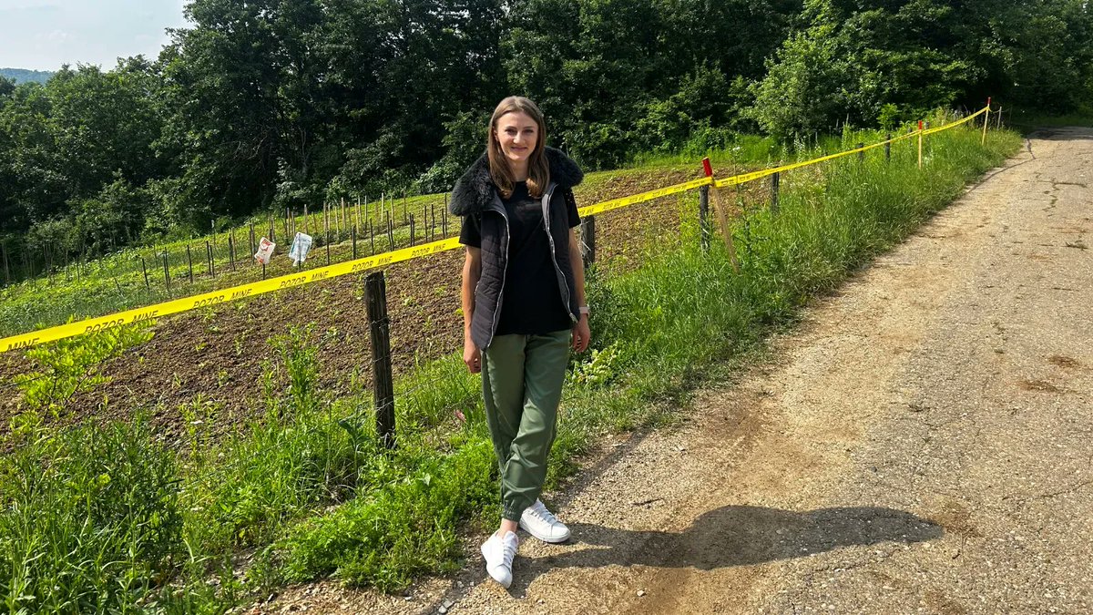 MAGsaveslives's tweet photo. Mirnesa, from Bosnia and Herzegovina, has lived with the threat of mines for as long as she can remember. She stands by land that MAG has cleared, with support from @germanydiplo &amp; @Sida.

Her passion for sustainability means she can now grow organic vegetables on safe land. https://t.co/6sDkmQMb3m