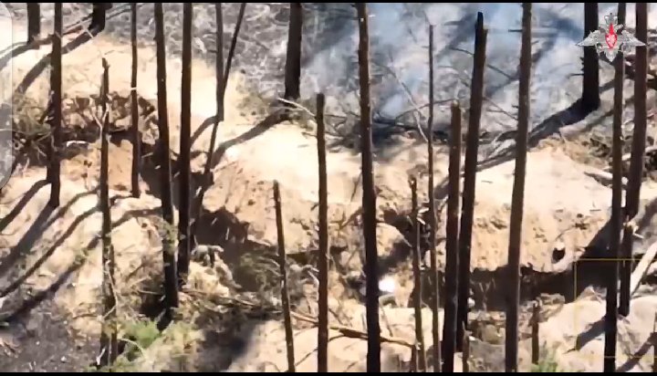 RussiaVsUkrain's tweet photo. 🇷🇺Russian forces captures enemy strongholds in the Kremennaya area.
After the artillery preparation, assault groups of paratroopers advanced to the positions of the Armed Forces of Ukraine to capture and hold them the commander of Ukrainian Forces Escape
#Wagner #Prigozhin #Putin https://t.co/Y5gCwtGRz0