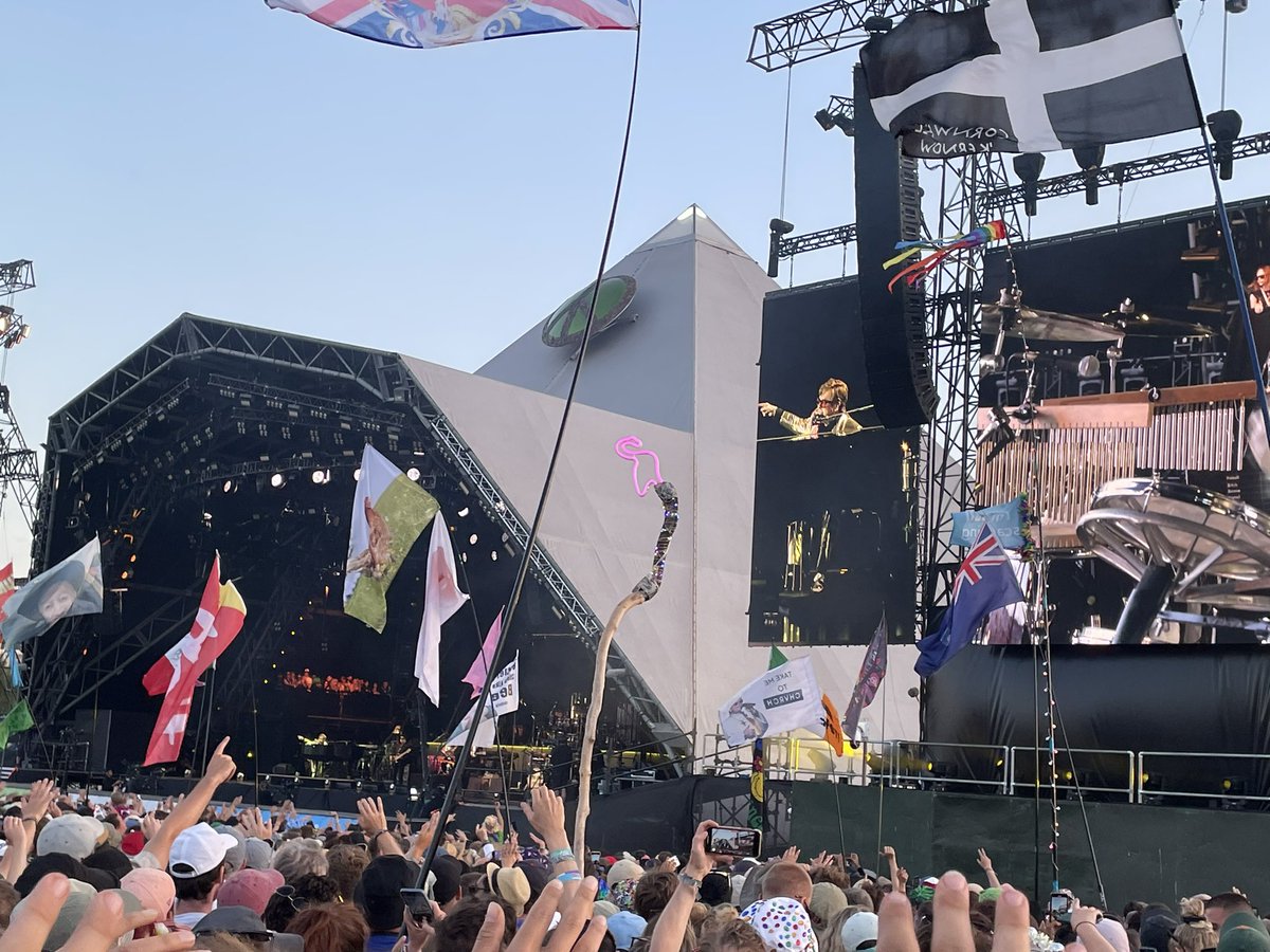 AliceHinett's tweet photo. Can confirm it wasn’t the most comfortable of crowds, but so worth it🤩 https://t.co/D7zJz24NpW