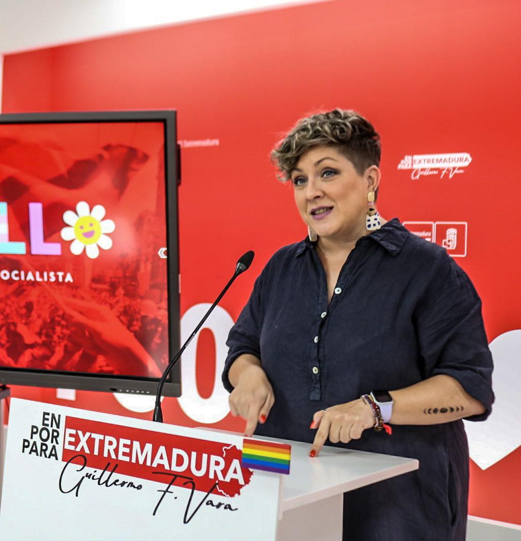 psoeex's tweet photo. 🔴 Lo de PP y VOX en Extremadura es un carrusel de despropósitos, la auténtica casa de los líos.

María Guardiola ha tirado a la basura su decencia, su dignidad y coherencia política a la basura en solo cinco días.

🗣 @sorayavega
🎥 https://t.co/6SYwwr1HcK
#Extremadura 🌹 https://t.co/r9FvSU0g6q