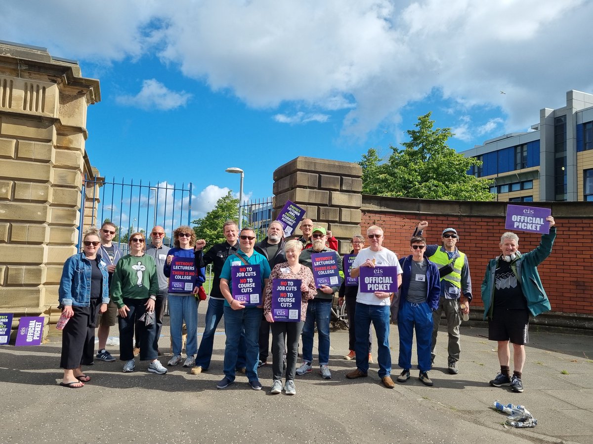 Great picket at Edinburgh College, Granton Campus.

Doing what trade unions do best  - protecting our members' interests.

<a href="/EISFela/">EISFela</a> <a href="/EISUnion/">EIS</a>