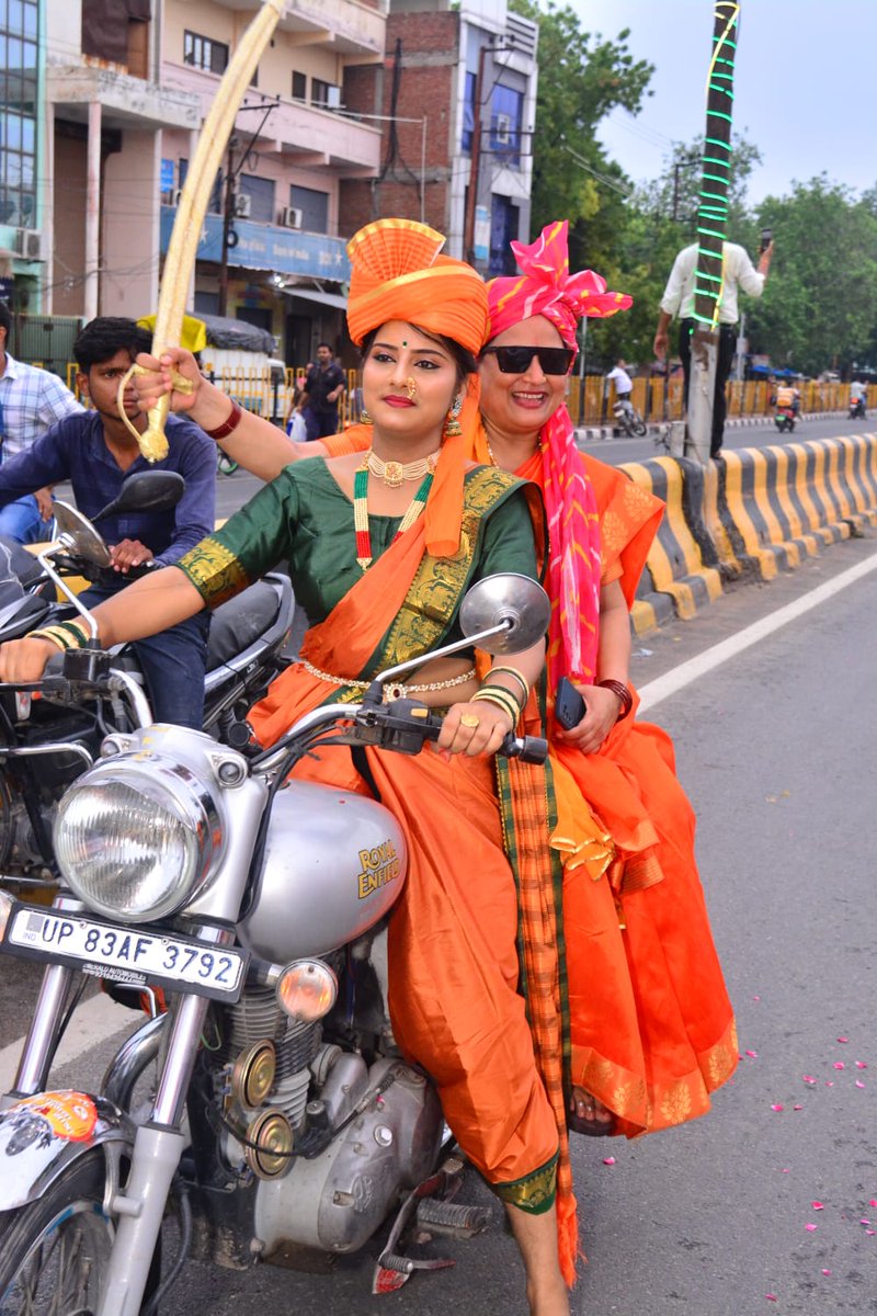 AshaPorwal5's tweet photo. विशाल भगवा यात्रा का भव्य एवं दिव्य रूप... हिन्दू जागरण मंच ने ब्रज प्रांत में इतिहास रच दिया, चन्द्रनगर की पहिचान अब हिन्दुत्व के अखंड एकता से होगी।
अपनी हिन्दू साम्राज्य भगवा यात्रा को सफल बनाने में सभी हिन्दू योद्धाओं एवं वीरांगनाओं को अनंत साधुवाद।आप सभी का अथक प्रयास सफल हुआ https://t.co/GL5UtW8vwZ