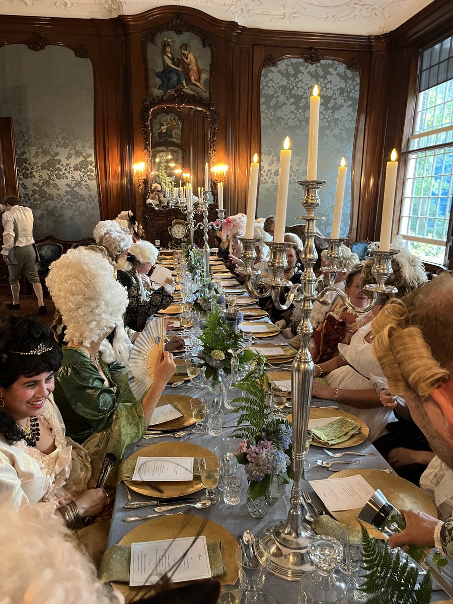 Gisteravond verkleed gegeten in Huis Bartolotti ⁦<a href="/Hdkeyser/">Hendrick de Keyser Monumenten</a>⁩