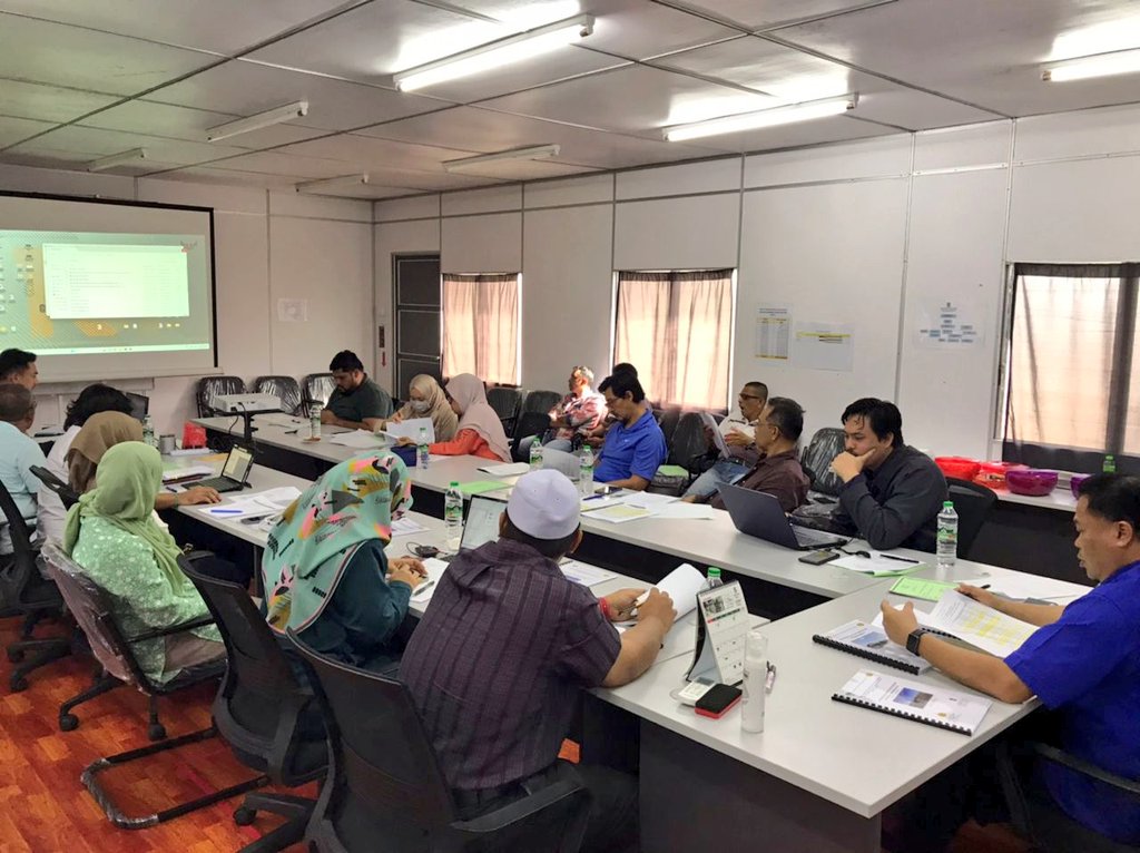PasukanProjekTrg (@teamprojektrg) on Twitter photo Mesyuarat tapak no.29 bagi projek Pembangunan Cukai Sentral, Kemaman ,Terengganu.
<a href="/HasliJKR/">Hasli Ibrahim (Ir. Dr.)</a> <a href="/IrhjNapi/">Ir.Hj.MohdNapi</a> <a href="/hafiezPPK1_JKR/">Ir. Mohd Hafiz Bin Yahya</a> <a href="/TeamProjekTrg/">PasukanProjekTrg</a> <a href="/JKRTerengganu/">JKR Terengganu</a> #JKR #BerJasaKepadaRakyat Mesyuarat tapak no.29 bagi projek Pembangunan Cukai Sentral, Kemaman ,Terengganu.
<a href="/HasliJKR/">Hasli Ibrahim (Ir. Dr.)</a> <a href="/IrhjNapi/">Ir.Hj.MohdNapi</a> <a href="/hafiezPPK1_JKR/">Ir. Mohd Hafiz Bin Yahya</a> <a href="/TeamProjekTrg/">PasukanProjekTrg</a> <a href="/JKRTerengganu/">JKR Terengganu</a> #JKR #BerJasaKepadaRakyat