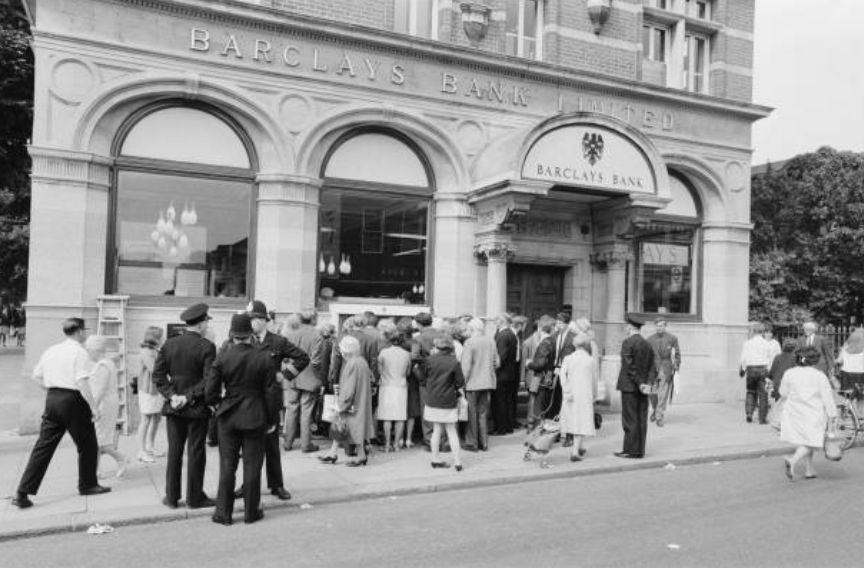 archivetvmus71's tweet photo. On this day in 1967, Reg Varney was the first member of the public in the world to use a cashpoint dispenser. This historic occurrence took place at Barclays Bank in Enfield High Street, Middlesex. https://t.co/HAwoCD7b16