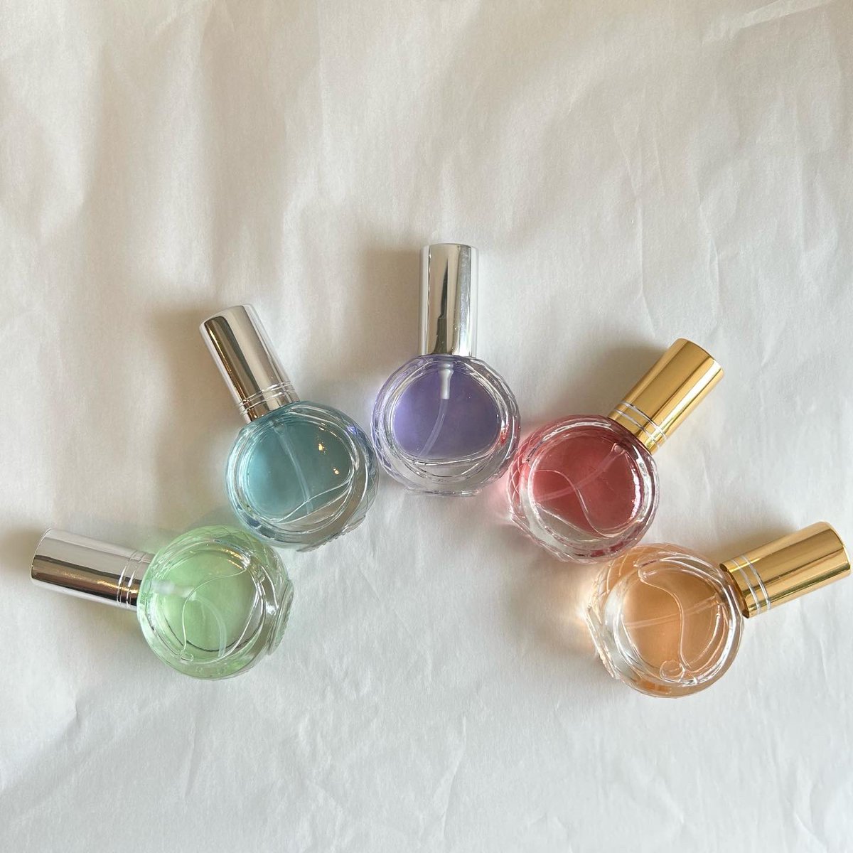 SexyZoneが今週名古屋に来るという事で、メンカラ揃えてみました❤️🧡💚💙💜
ペンライト風に撮ってみても可愛い〜
推し活推し活〜🧚🏻‍♀️
#SexyZone #セクゾ #推し活 #推し香水