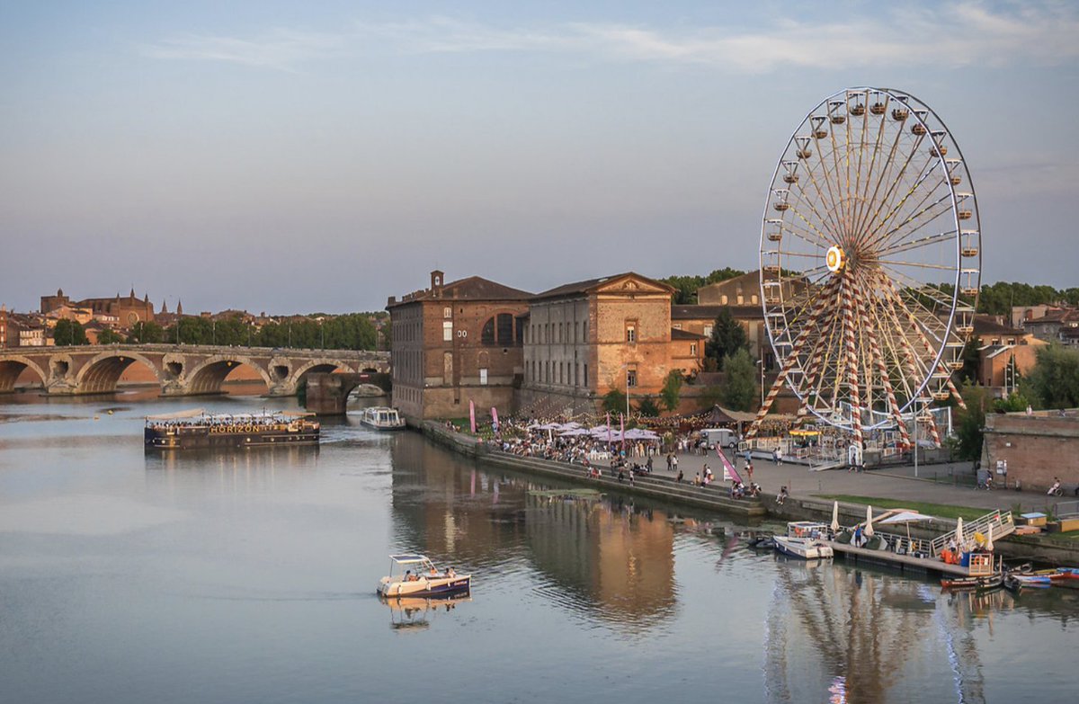 Just a glimpse of #summer on the Garonne riverbanks in #Toulouse ☀️

➡️ toulouse-visit.com/summer-banks-g…

#visiteztoulouse #explorefrance #traveltuesday