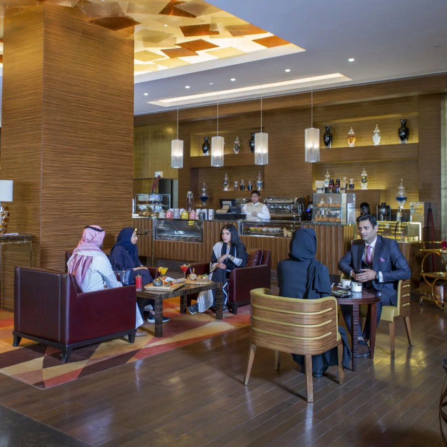Amber Lounge at Hilton Hotel is the perfect spot to sip coffee, savor pastries, and celebrate friendship 🥐❤️

في يوم الأصدقاء المفضلين، احتفلوا بالصداقة والذكريات الجميلة في آمبر لاونج حيث المكان الأمثل للتمتع بالقهوة والمخبوزات وقضاء أمتع الأوقات مع أصدقائكم
