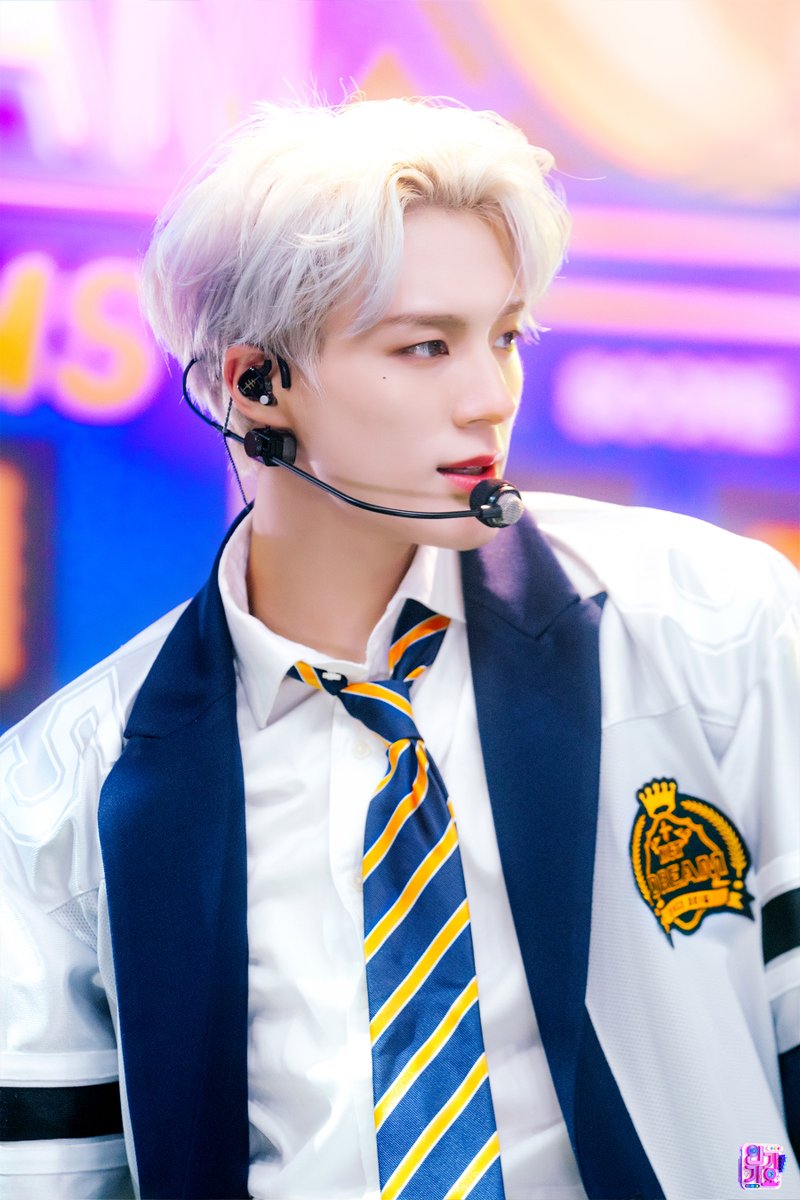 inga_sbs's tweet photo. 📸230625 인기가요 #현장포토

Broken Melodies..💚💖🎶 ​
그냥 천사들의 합창으로 들리네요🧚‍♂️
선공개 곡인데 이렇게 황홀한 무대라니
국밥 한 사발 먹은 거처럼 마음이 든든하네요.. 짱이네요..

MORE🔗https://t.co/YbLp2gCafQ

#인기가요 #엔시티드림 #NCTDREAM #Broken_Melodies @NCTsmtown_DREAM https://t.co/xsbMgAyPHU