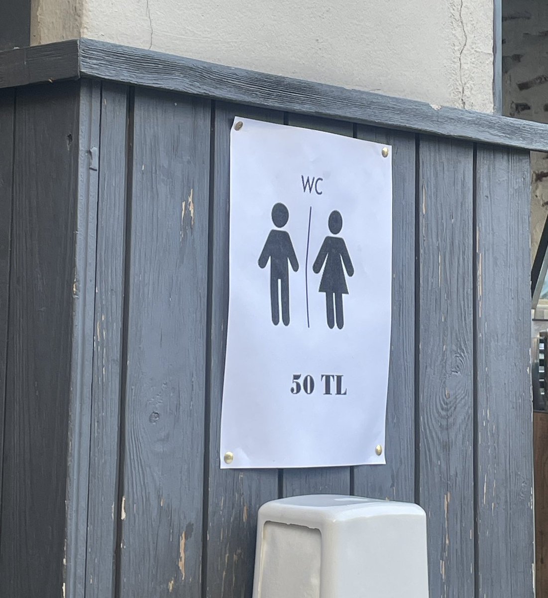 İzmir Çeşme'de 'tuvalet ücreti'