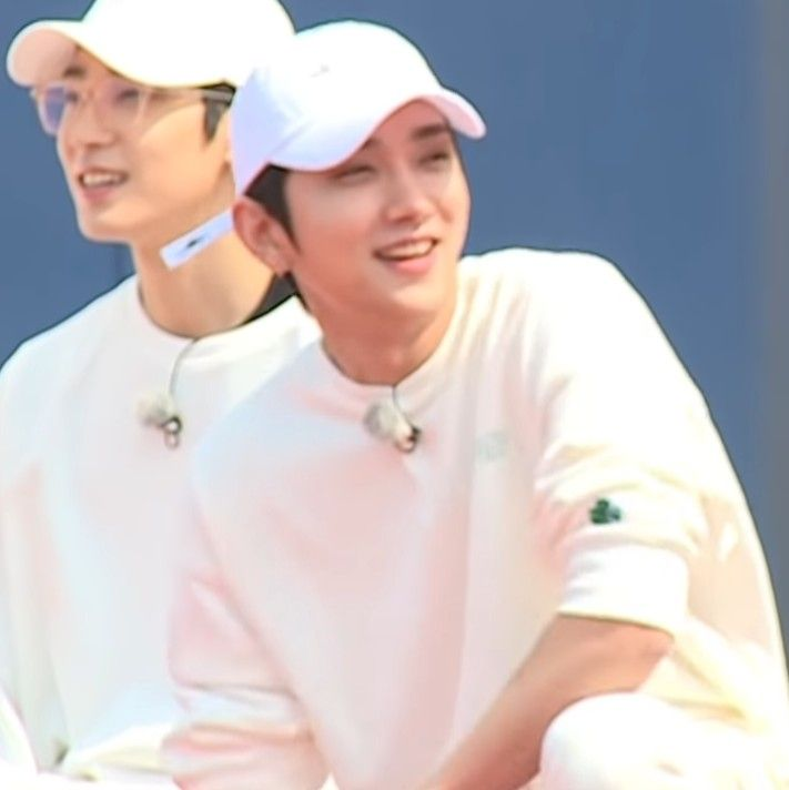 /&amp; HELP RT

Karena base sepi, saya butuh bantuan netizen OCRP untuk RT tweet ini.

Adakah di antara kalian yang punya relasi kosong untuk seorang tuan kelahiran tahun 1995? Saya butuh relasi keluarga, pekerjaan atau tongkrongan. Kalau ada, GDM 1995 juga. Tolong jatuhkan jejak.