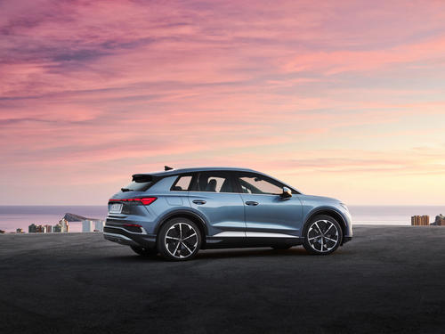 We're sure you'll have seen Audi's Q4 etron on the roads by now. It's one of the most popular premium EVs offering Audi's legendary build quality in an eco-friendly package.

Is it time you made the switch with a flexible monthly lease from SOGO? 

➡️ bit.ly/3r0UcMT