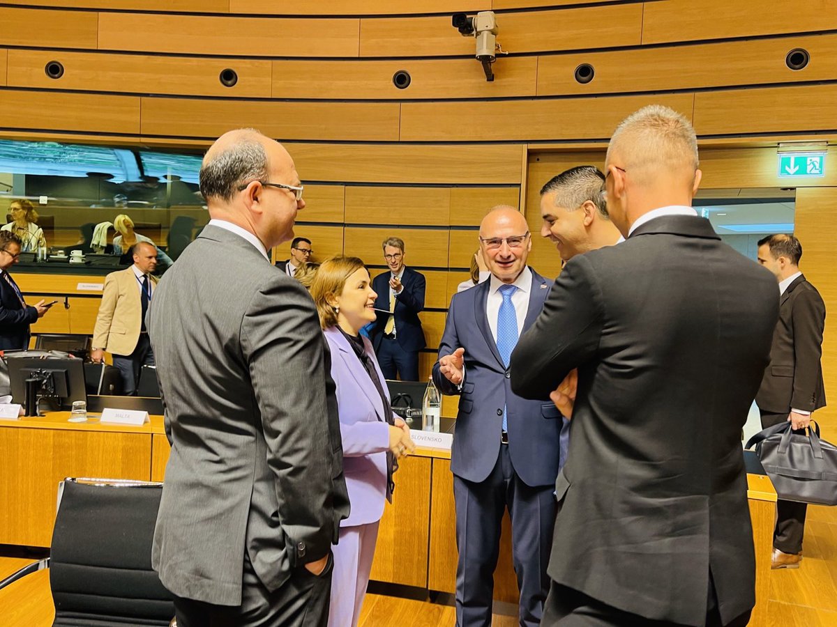 At today’s #FAC 🇪🇺 in Luxembourg 🇱🇺 we'll discuss recent events in Russia & other current affairs. Before #FAC meeting, I had pleasure to speak w/ Swedish 🇸🇪 colleague @TobiasBillstrom. Confirmed 🇸🇰 support for #NATO membership of 🇸🇪 & congratulated on successful #EU2023SE 🇪🇺.