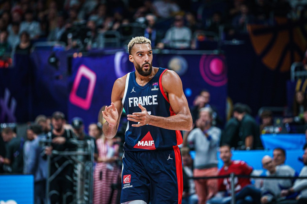 🏆🇫🇷 Rudy Gobert à la Coupe du Monde, c'est oui !

➡️ bebasket.fr/rudy-gobert-a-…

#FIBAWC