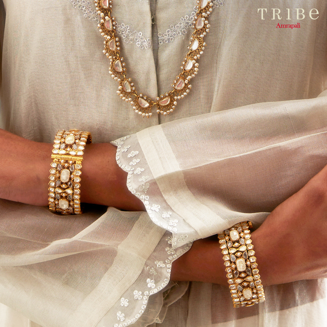 TribeByAmrapali's tweet photo. Jewellery that you can always count on, the Sitara Collection features classic gold-plated pieces that always look good.
Shop the collection now - https://t.co/UVxErpceVt
#TribeAmrapali #BridalCollection #TrousseauCollection #TraditionalCollection #SitaraCollection https://t.co/FTjaCVscUD