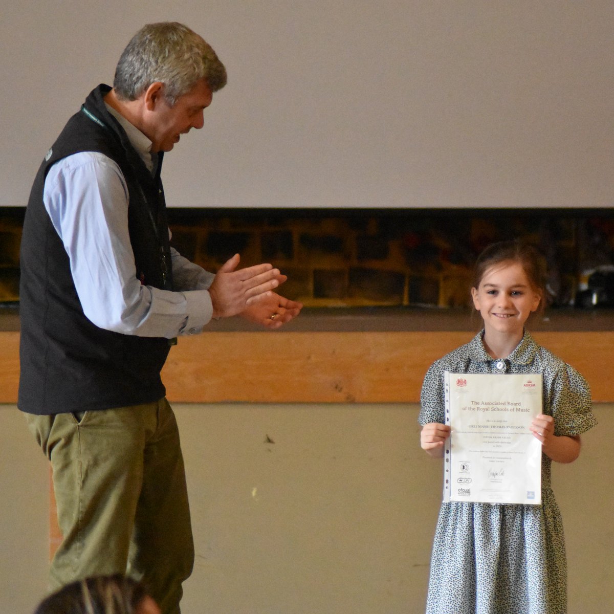 Y1Y2ManorPrep's tweet photo. Busy assembly for the Pre-Prep this morning, Year 1 and 2 Singing Club performed and Orli received her Cello certificate from Mr Thomas
@ManorPrep #ManorPrep #Abingdon #School #Assembly #Year1 #Year2 https://t.co/fIUtRj4T3G
