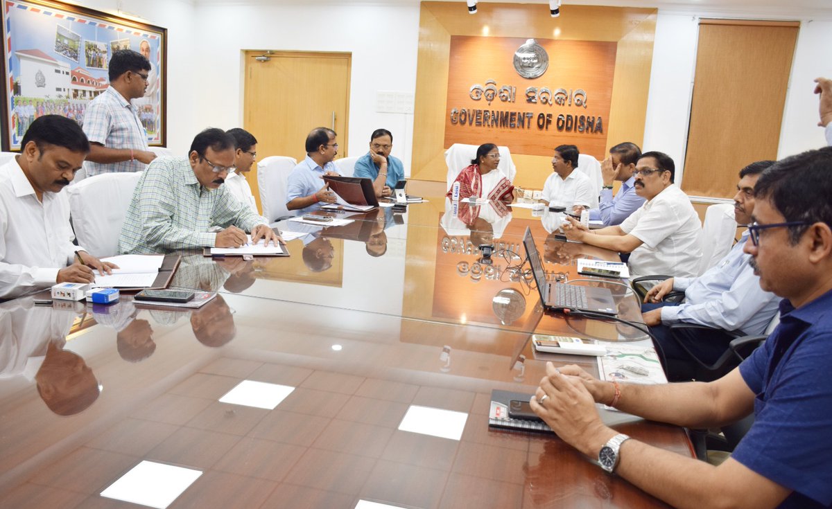osdmaodisha's tweet image. All Govt officials (Group D to A) will be trained on #DisasterManagement as per the Council of Ministers' Resolution. In the presence of Hon’ble Minister, R&amp;amp;DM &amp;amp; Hon’ble Minister HE Dept an MoU was signed b/w OSDMA, #OSOU, and Higher Education on 26/6/23 to develop the