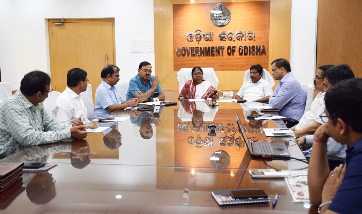 osdmaodisha's tweet image. All Govt officials (Group D to A) will be trained on #DisasterManagement as per the Council of Ministers' Resolution. In the presence of Hon’ble Minister, R&amp;amp;DM &amp;amp; Hon’ble Minister HE Dept an MoU was signed b/w OSDMA, #OSOU, and Higher Education on 26/6/23 to develop the