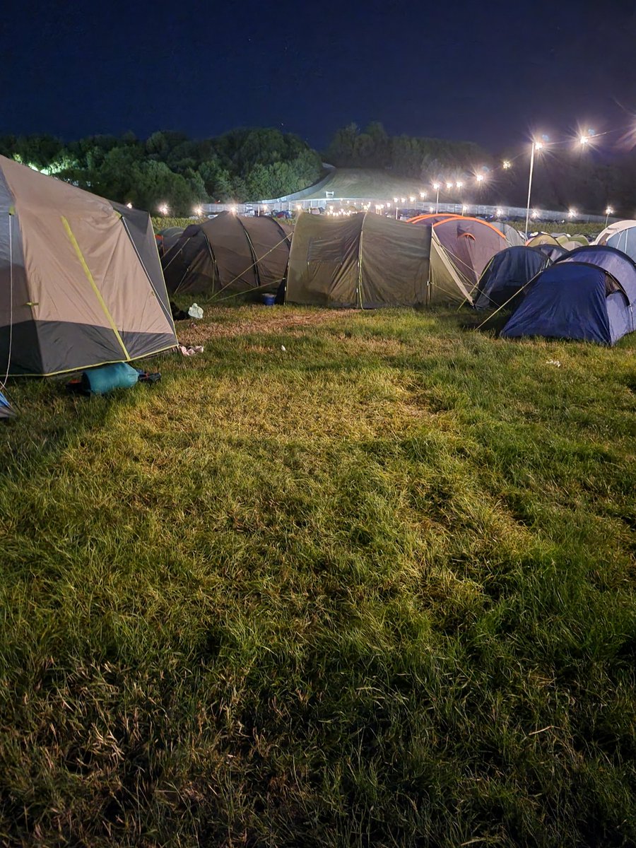 didistar's tweet image. We left no trace! #glastonbury2023 #leavenotrace #worthypledge #takeyourshithome