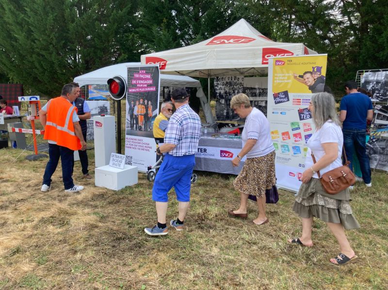 sncfrse's tweet photo. RSE, SNCF Nouvelle Aquitaine s’engage…

Le 10 juin, Coulounieix-Chamiers organise « Fêtons le train ». SNCF Nouvelle Aquitaine présente une exposition de photos, des ateliers d’antan, présentation des offres TER et sensibilisation aux risques ferroviaires !

#rse #ter #sncfna https://t.co/rBtWmwm6Kk