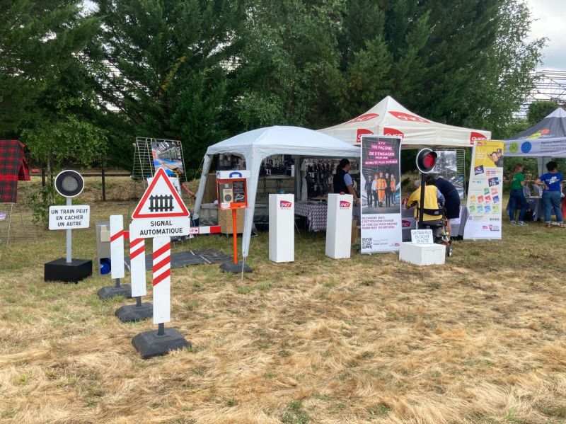 sncfrse's tweet photo. RSE, SNCF Nouvelle Aquitaine s’engage…

Le 10 juin, Coulounieix-Chamiers organise « Fêtons le train ». SNCF Nouvelle Aquitaine présente une exposition de photos, des ateliers d’antan, présentation des offres TER et sensibilisation aux risques ferroviaires !

#rse #ter #sncfna https://t.co/rBtWmwm6Kk