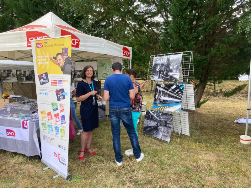 sncfrse's tweet photo. RSE, SNCF Nouvelle Aquitaine s’engage…

Le 10 juin, Coulounieix-Chamiers organise « Fêtons le train ». SNCF Nouvelle Aquitaine présente une exposition de photos, des ateliers d’antan, présentation des offres TER et sensibilisation aux risques ferroviaires !

#rse #ter #sncfna https://t.co/rBtWmwm6Kk