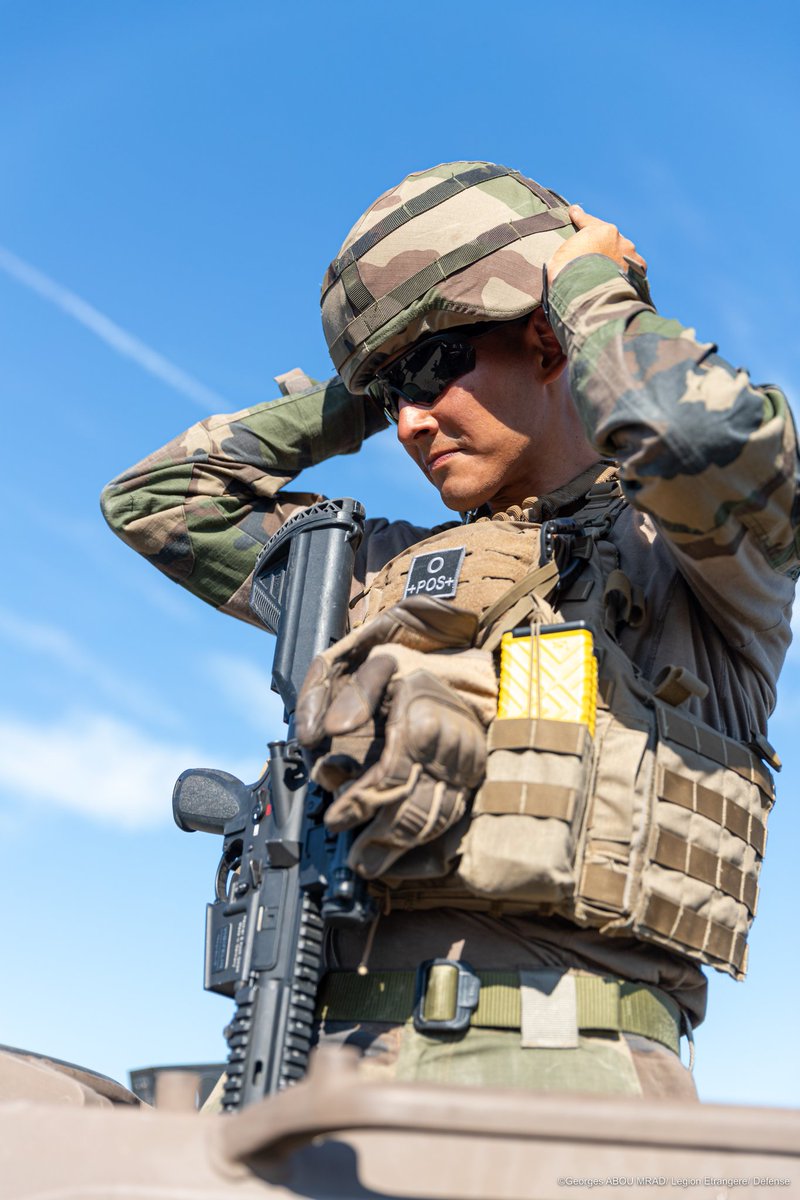 Chefdecorps1REC's tweet image. Le 25 juin, le #1REC renforcé de la #13DBLE, du #1REG, du #21RIMA et du #3RAMA a débuté sa rotation au @CENTACOfficiel, qui marque une nouvelle phase dans l’appropriation des Jaguars par le régiment et @armeedeterre 🐆

#CapaciTerre