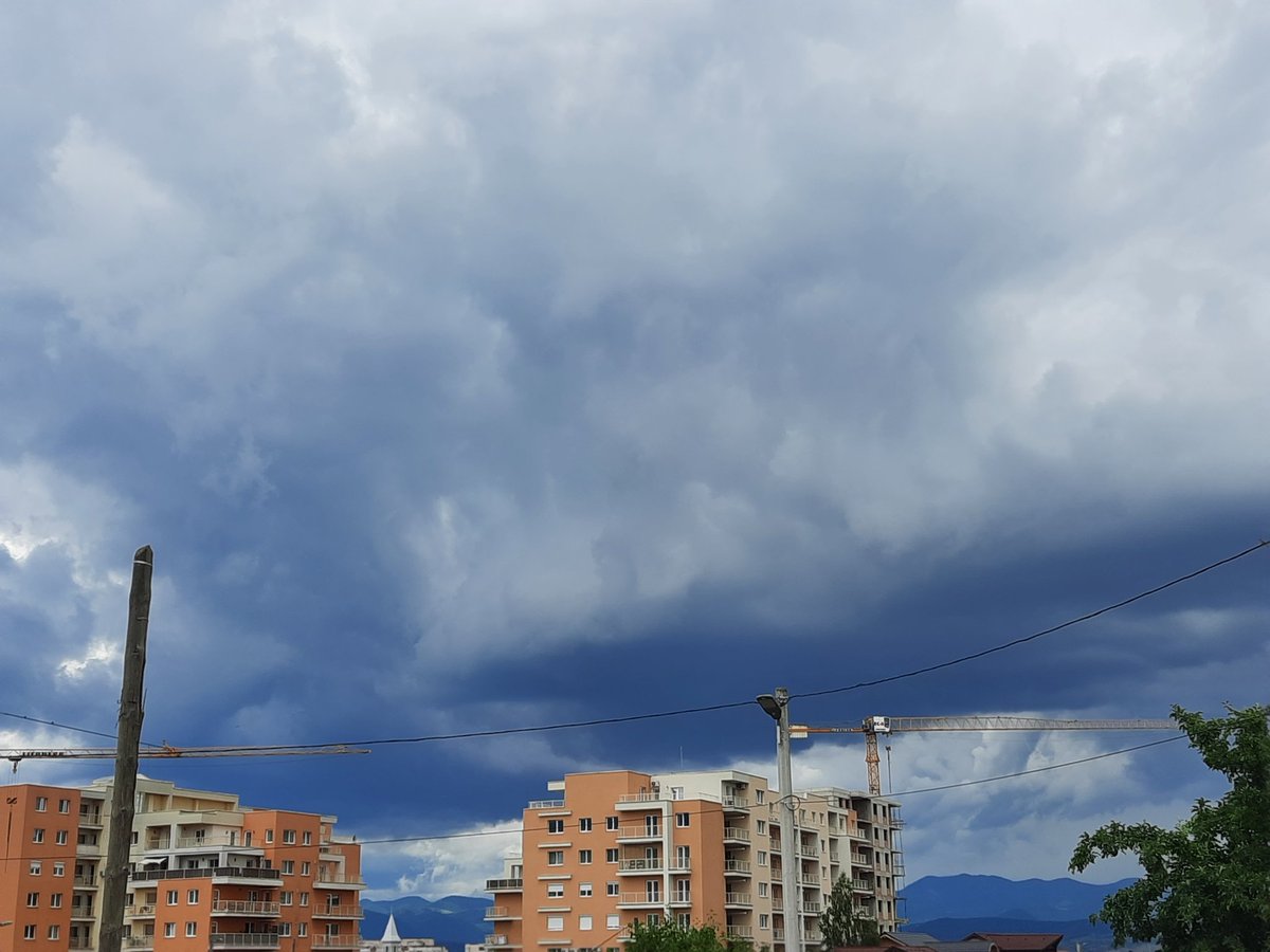 twisterdeva's tweet photo. @StormHour Deva,Romania https://t.co/EbcvuwyvSX