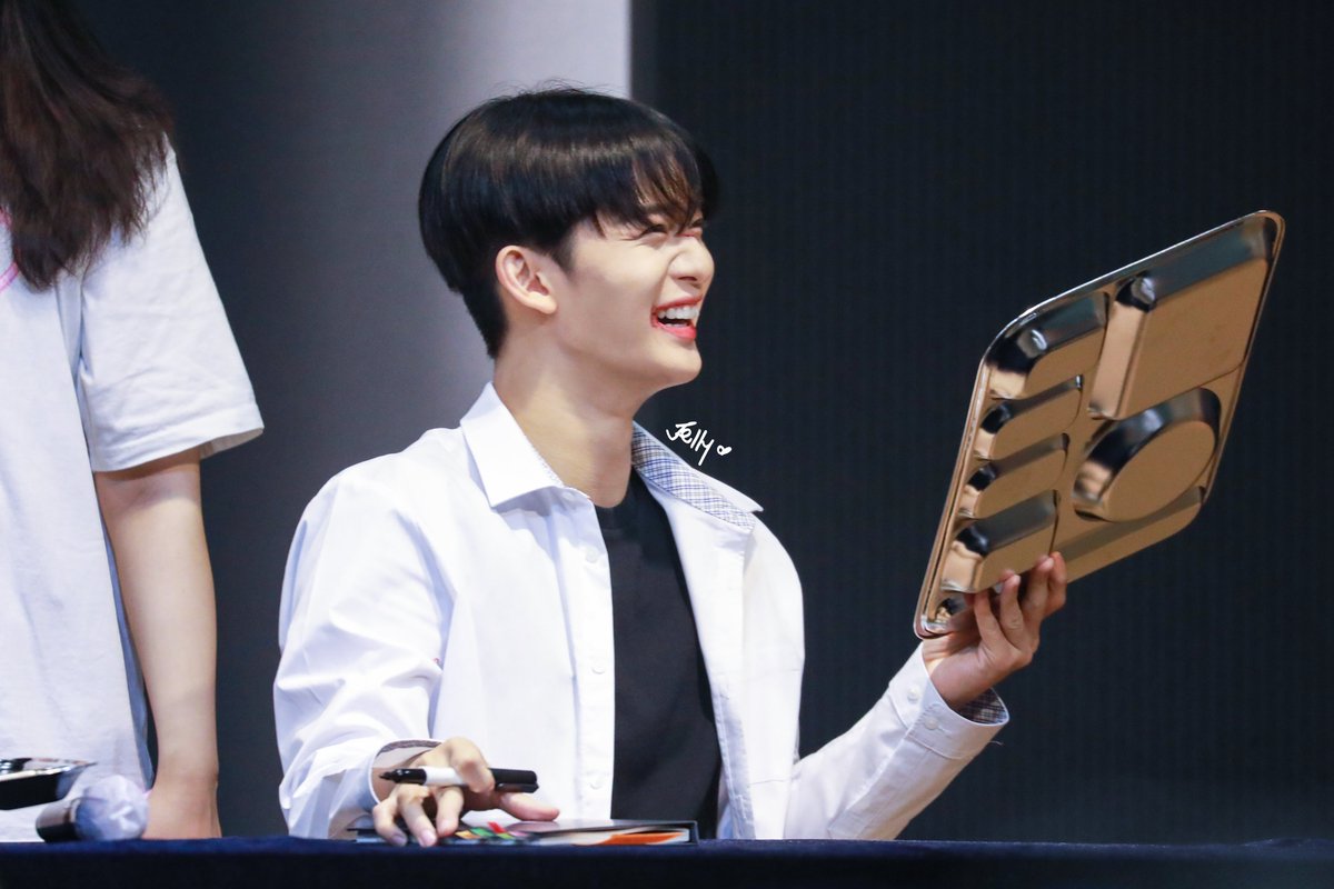 jellyforbaejin's tweet photo. 230618 에버라인 대면팬싸
빵터지는 진영이 너무 귀엽당~🩷
#CIX #배진영 #BAEJINYOUNG #forever_young_배배 https://t.co/1NEeMJZ8J8