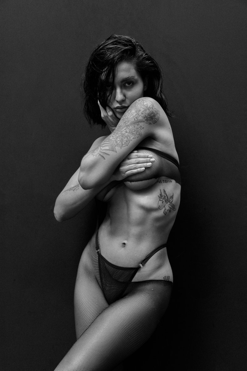 kamilragimli's tweet image. Good morning fam🕵️‍♂️

All in all, web3 technology is a powerful tool for creative professionals and I&apos;m eager to dive into its potential.I&apos;m confident that web3 technology will bring out the best of my artistic potential and allow me to push boundaries of fashion photography.