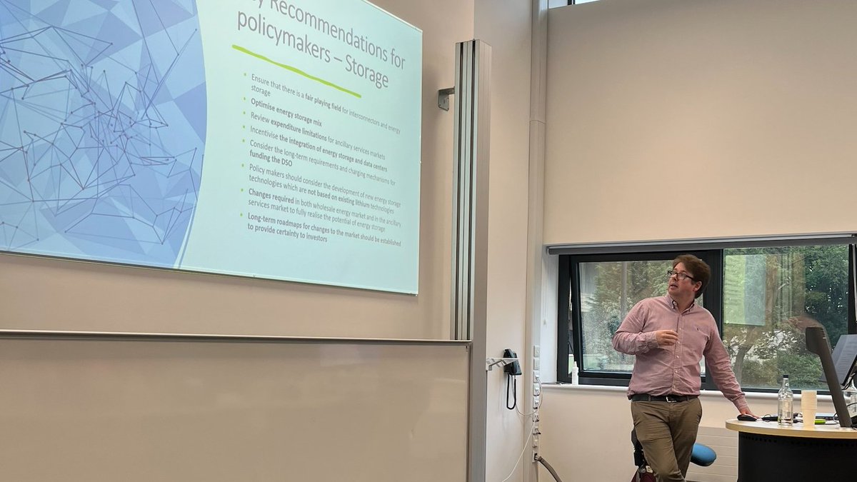 <a href="/podgelyons/">Padraig Lyons</a> head of group at IERC spoke at the <a href="/UKERCHQ/">UKERC</a>  International summer school last Tuesday about how integrating low carbon flexibility (hydrogen and energy storage) can accelerate the decarbonisation of the Irish energy system.

ukerc.ac.uk/news/the-inter…