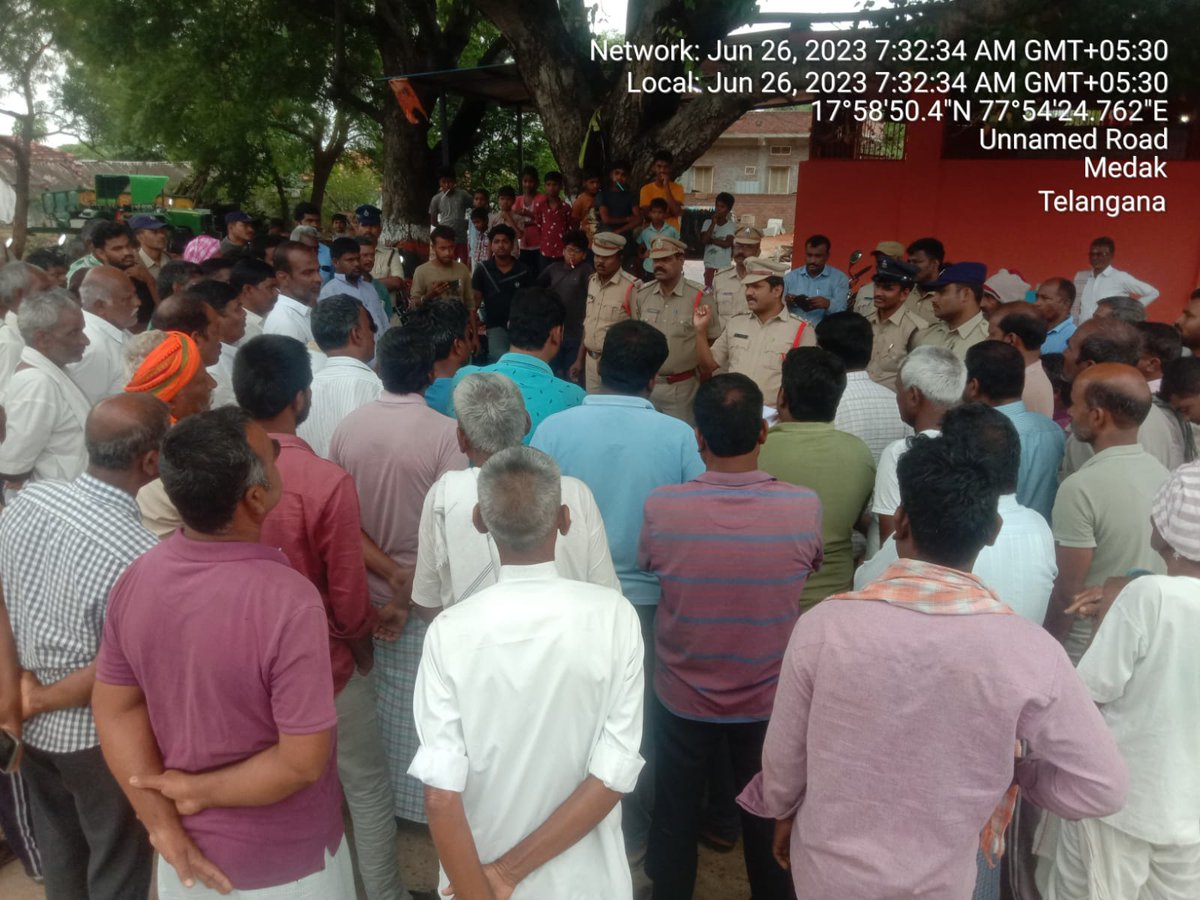 spmedak's tweet image. ఈ రోజు అల్లదుర్గ్ పోలీస్ స్టేషన్ పరిధిలో రెడ్డిపల్లి గ్రామంలో సి ఐ జార్జ్ పర్యవేక్షణలో ఆకస్మిక  తనిఖీలు.
నేరాల నిర్మూలనకై, శాంతి భద్రతల  పరిరక్షణ  కొరకే కమ్యూనిటీ కనెక్ట్ ప్రోగ్రామ్ లో ఆకస్మిక తనిఖీలు
 శ్రీమతి పి.#రోహిణిప్రియదర్శినిఐపియెస్ 
#CommunityConnectProgram 
#MedakPolice