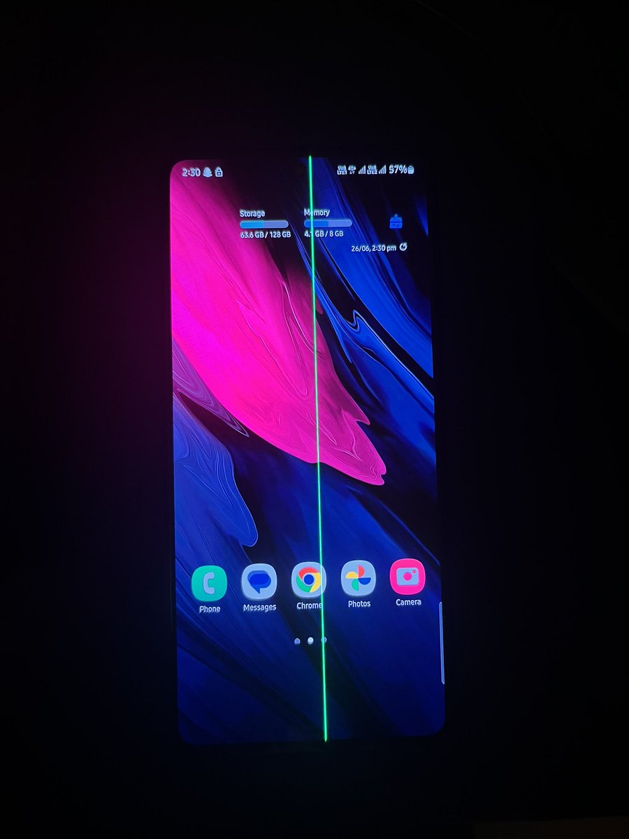 sankalp_bhat's tweet photo. Updated Samsung phone's s/w and now I'm seeing a frustrating green line running down the display! Not cool. Tried talking to the customer care but the response wasn’t positive either.
@SamsungIndia Please help!
#GreenLineProblem #SoftwareUpdateGoneWrong https://t.co/dTRwconQEh