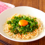 そうめんに一手間加えて油そば風に!
