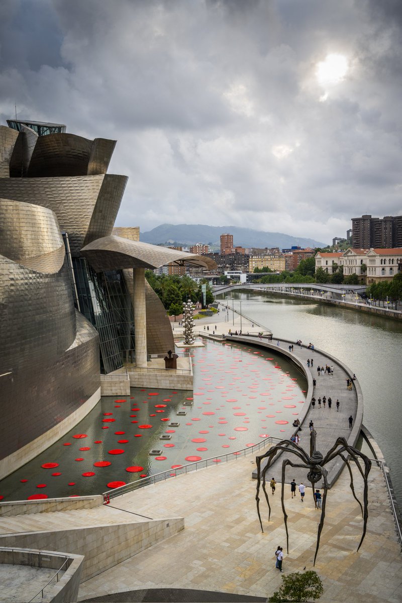 🔴 The Museum's ponds have woken up today covered with red polka dots, a gesture towards artist Yayoi Kusama, whose retrospective we open tomorrow. An exhibition organized by <a href="/mplusmuseum/">M+</a>, Hong Kong, in collaboration with the Guggenheim Museum Bilbao and sponsored by <a href="/iberdrola/">Iberdrola</a>.