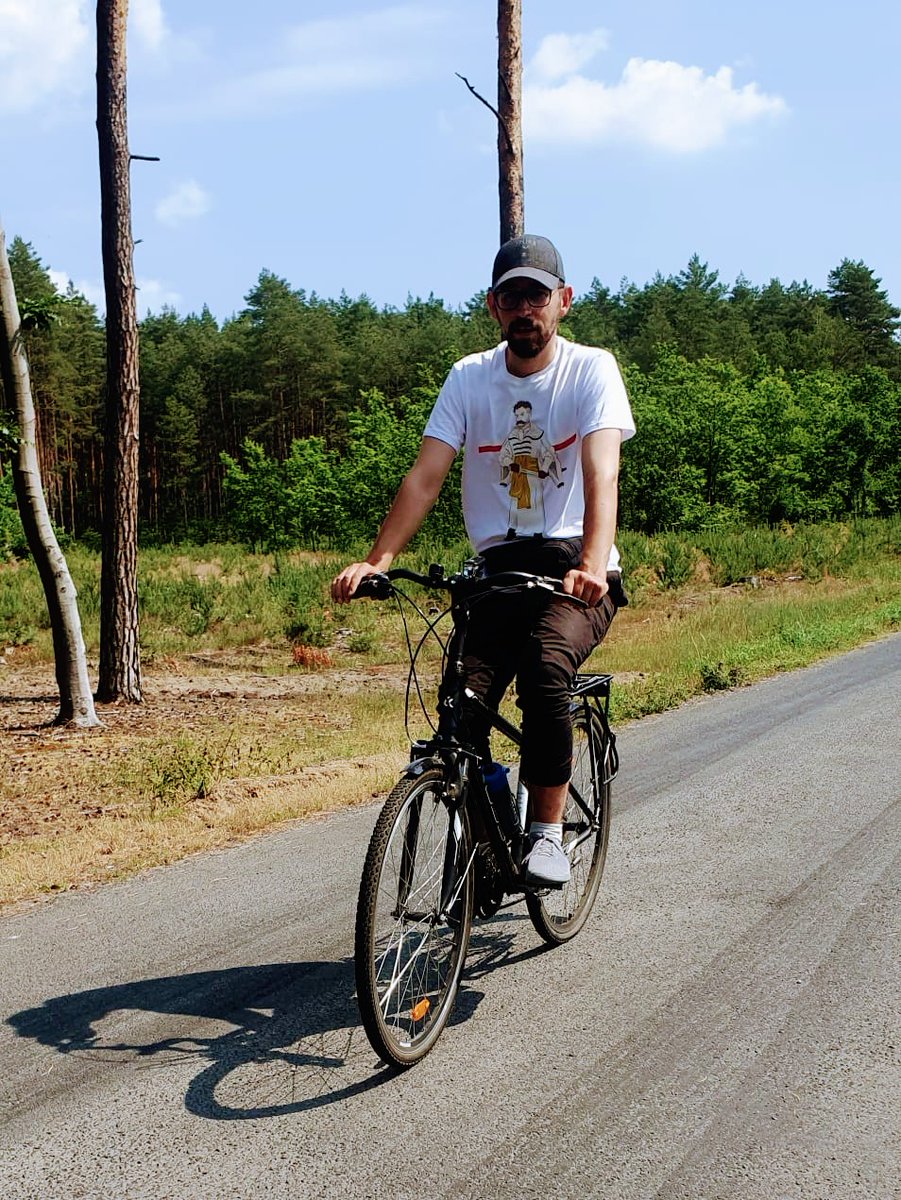 W ramach prawackiego lajfstajlu dziś o modzie. Prezentuję prawdziwą koszulkę katechoniczną. Uratować nas może tylko Sarmatyzm.