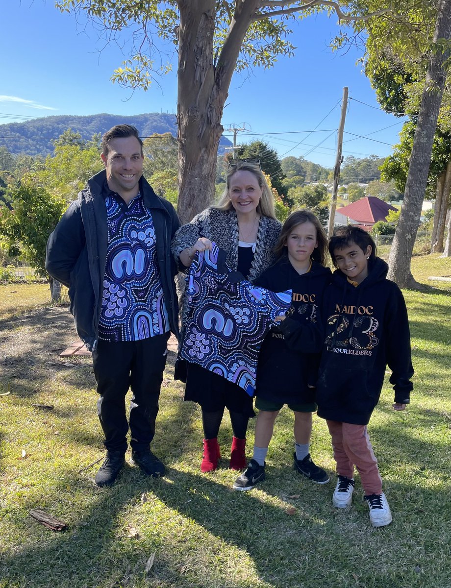 EmmaJeffery313's tweet photo. Thank you Eungai PS principal Dylan Harry for the invitation to attend the opening celebrations for NAIDOC week. 
Community ~ Culture ~ Care
Every Monday should start like this!!!!  
For Our Elders 😘 @CathyBrennan1 @lisa1muir1  
#macleayvalleynetwork https://t.co/84lQl63RPm