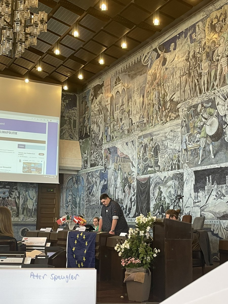 Breaking News: 
Der EU Kommissionschef Daniel Abt hat soeben die Sitzung eröffnet.