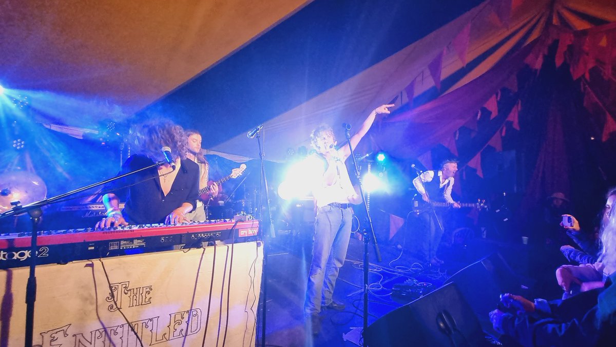 What a great way to end #glastonbury2023 on the fringes and listening to the amazing #entitledSons for one last time!!

The guys smashed their last set and filled the tent, they are that f#cking good!!

Best of luck @EntitledSons 

#Glasto #newtalent #glastonburyfestival