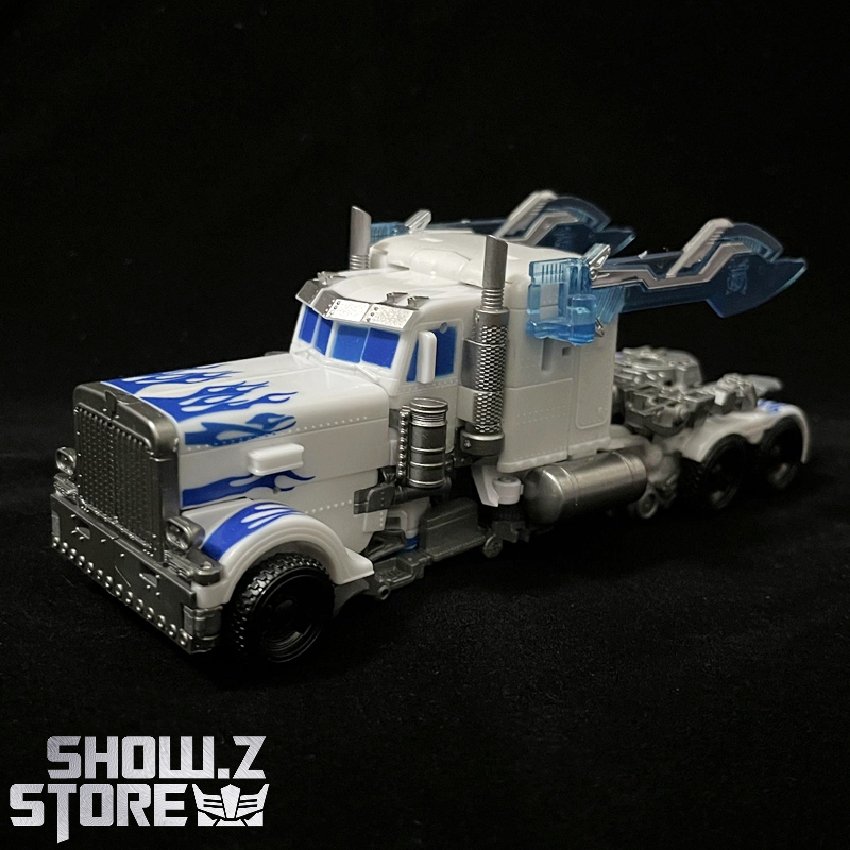 ShowZStore's tweet photo. [Coming Soon] BW TW-1022A Jetwing Optimus Prime Blue &amp; white Porcelain Version
Material: ABS
Height: 17.5cm / 6.88"
$23.99 Free Shipping
--------
👇links👇
https://t.co/Hrdkh5UvVq

#BW #TW1022A #Jetwing #SS32 
#actionfigure #transformer #modelkit #showzstore #Showzdailyreport https://t.co/Lp69VcgEMx