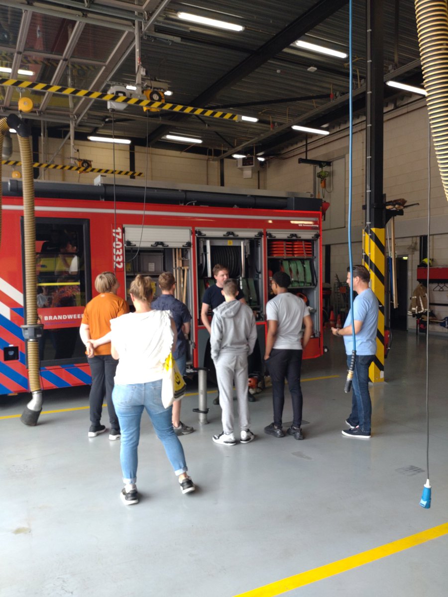vonk_rene's tweet photo. Met de Cploeg op de kazerne een klas van Yulius ontvangen. Het was een mooie ervaring voor de kinderen. #veiligleven #brandweer #wijkbrandweer #vlaardingen @VolgVlaardingen https://t.co/NnjiFEJZKr