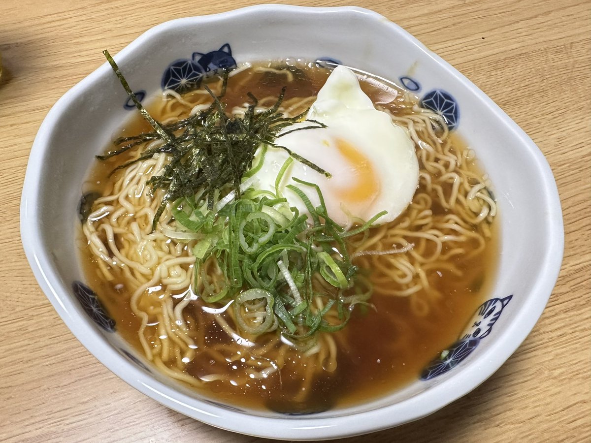 homana_srbc's tweet photo. #ネコ市ネコ座 戦利品🍜 ꙳ 
老田屋さん(@oidayaramen )の猫助拉麺と麺屋しらかわさんの中華そば🤤
昨日猫助の方食べてみたけど(具が貧相笑)スープの旨味がしっかりあって食べ応えのある美味しいラーメンだった✨
しらかわさんの方も食べるの楽しみ ˗ˏˋ🙌ˎˊ˗ https://t.co/aYonq9QzaO