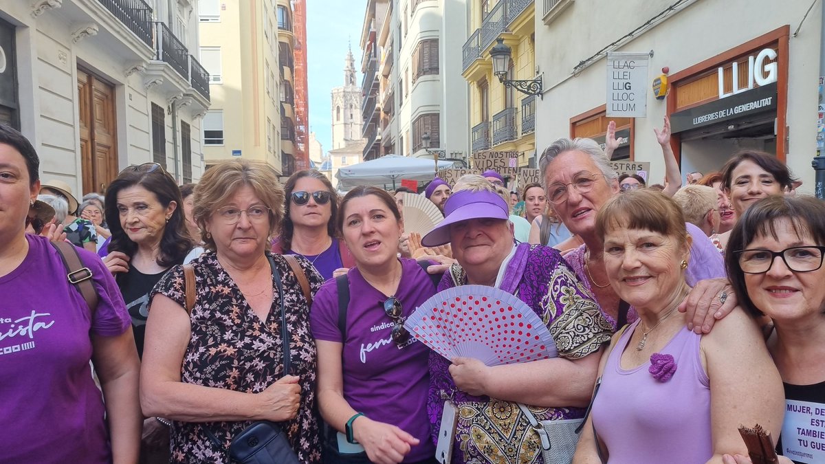 ester_cg's tweet photo. Ni un pas arrere en els drets de les dones. 

#FeminismeAntifeixista https://t.co/4Rt2M2Q6sL