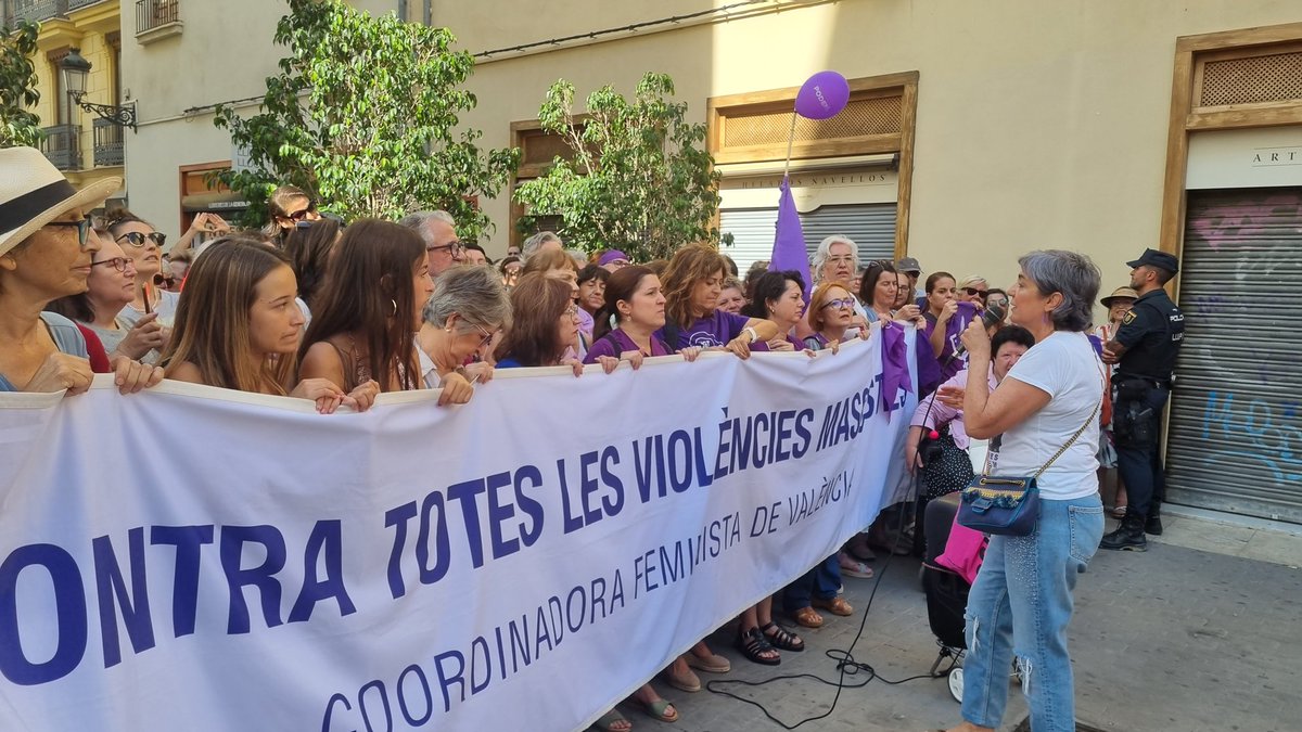 ester_cg's tweet photo. Ni un pas arrere en els drets de les dones. 

#FeminismeAntifeixista https://t.co/4Rt2M2Q6sL