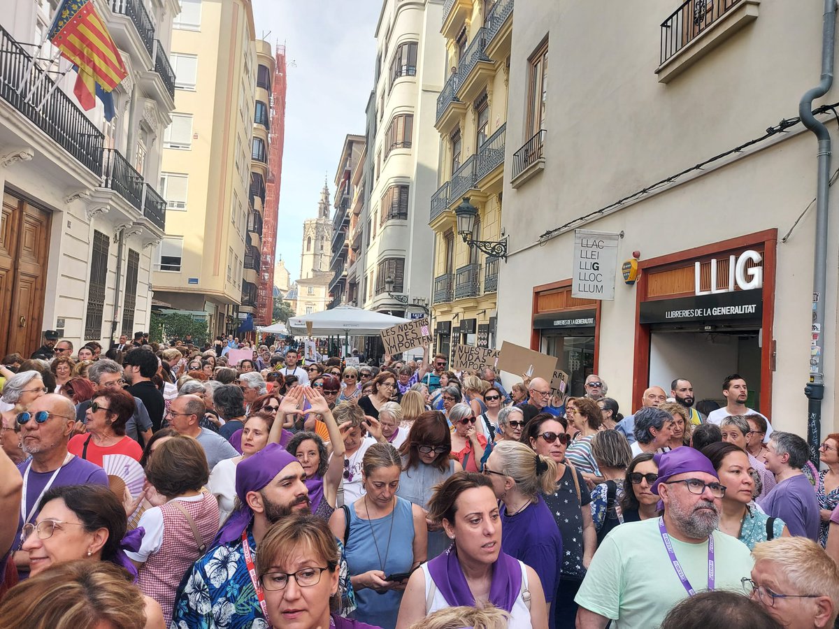 ester_cg's tweet photo. Ni un pas arrere en els drets de les dones. 

#FeminismeAntifeixista https://t.co/4Rt2M2Q6sL