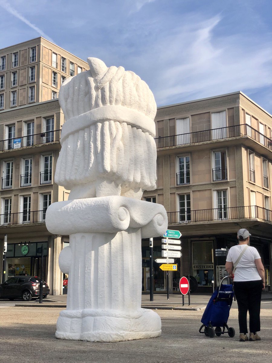 LHsansfiltre's tweet photo. Stefan Rinck 🇩🇪 - It Owl et Buffalo Croc
@UnEteauHavre 2023
Place Hôtel de Ville @LH_LeHavre @lehavreetretat 
#sculpture #totem #banc #pierre #aztec #azteque #pierre #blanche #lhqjm 
#perret #crocodile https://t.co/FwZbsVRJ9g