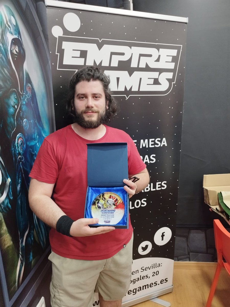 empiregames_sev's tweet photo. 🏆 Juan Antonio Carrasco fue el ganador de la Presentación EX-04 Alternative Being de Digimon Card Game.
¡ENHORABUENA! 👏
#Digimon #DigimonCardGame #DigimonTCG #CardGame #PresentaciónEX04 #DigimonEX04 #AlternativeBeing https://t.co/7tax122N4L